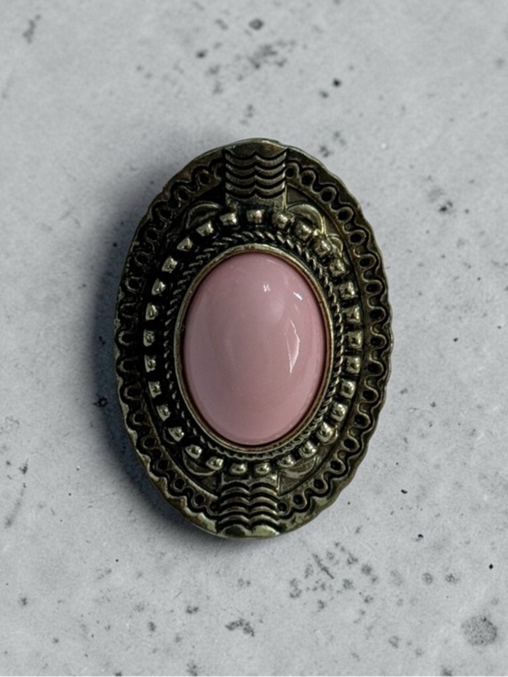 🫶🏻 Vintage-Style Pink Cabochon Oval Ring
